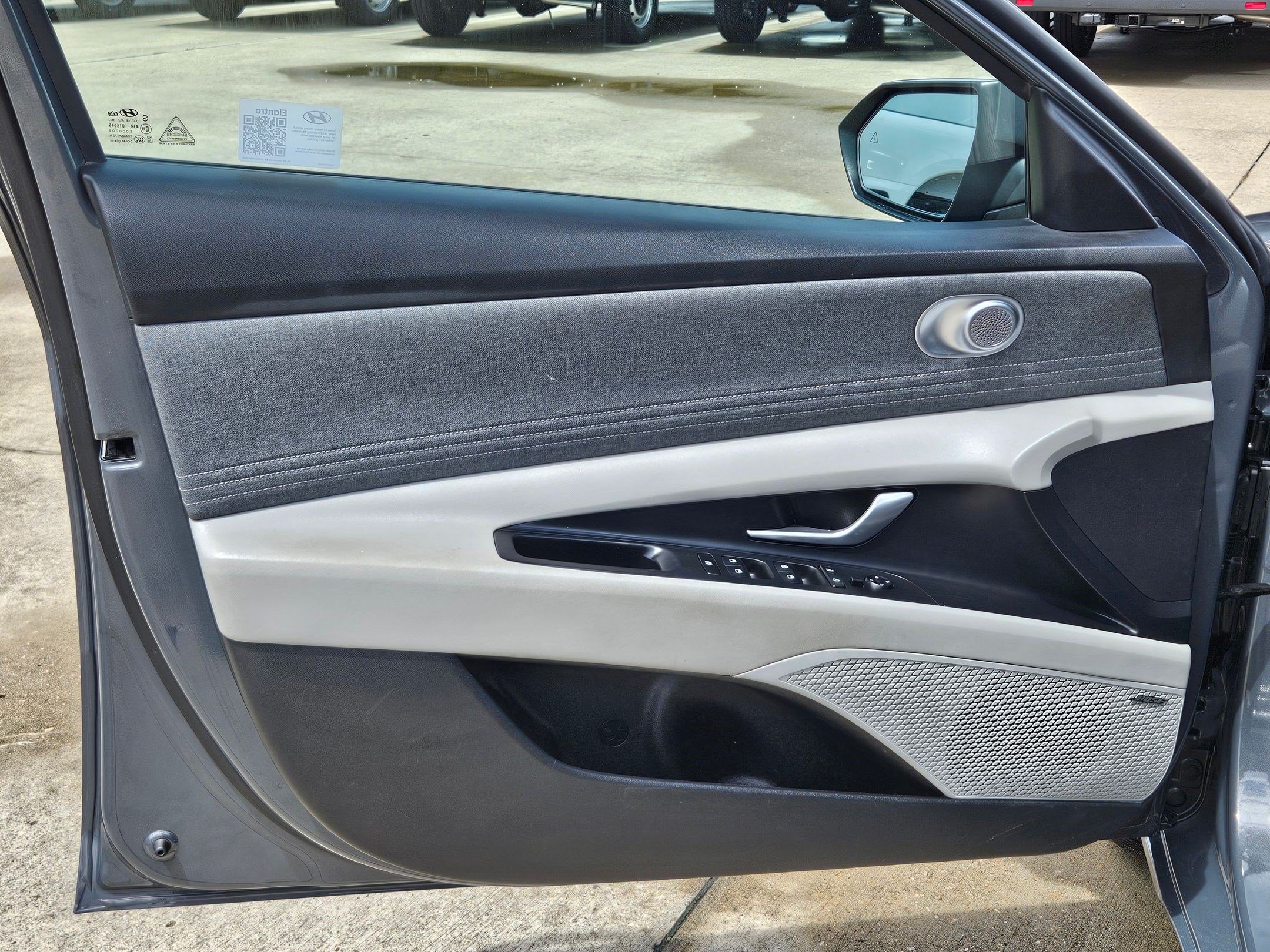 Used 2024 Hyundai Elantra Limited FWD image 14