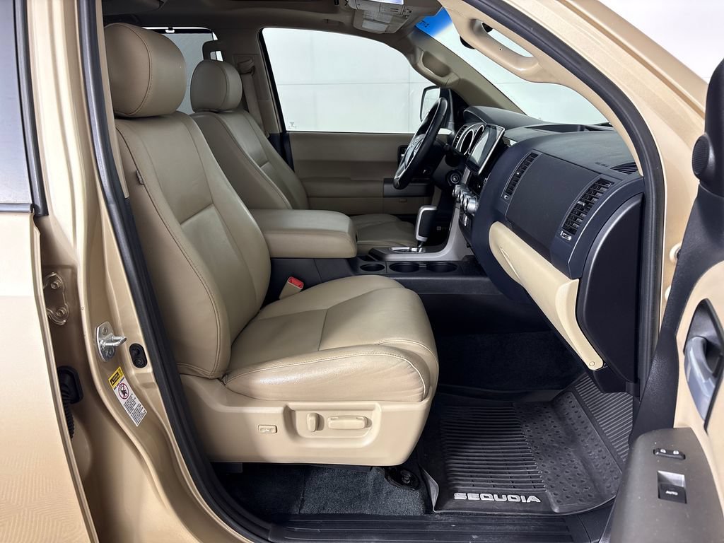 Used 2017 Toyota Sequoia Limited w/ Safety & Convenience Package AWD/4WD image 6