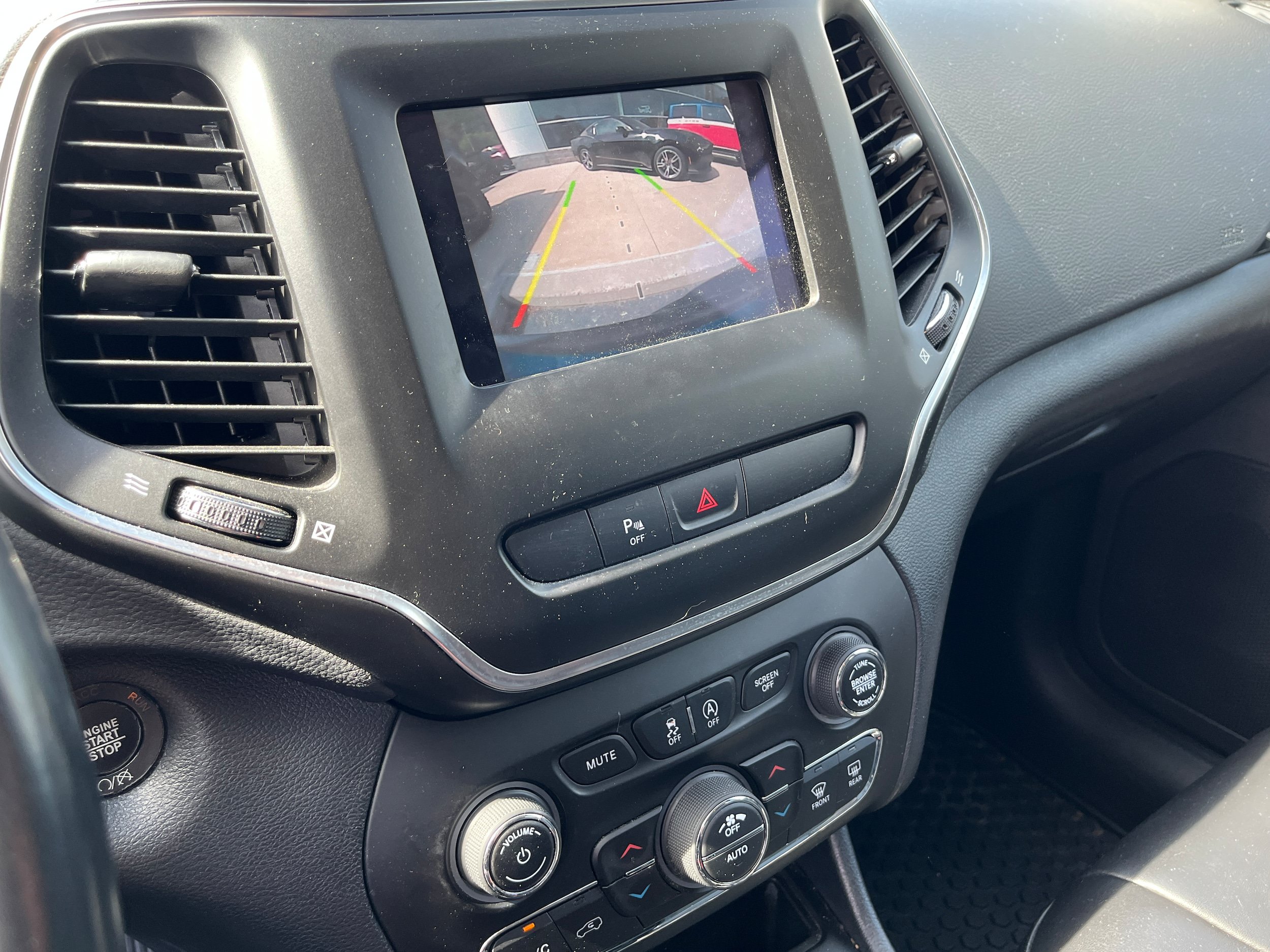 Used 2020 Jeep Cherokee Latitude Plus AWD/4WD image 18