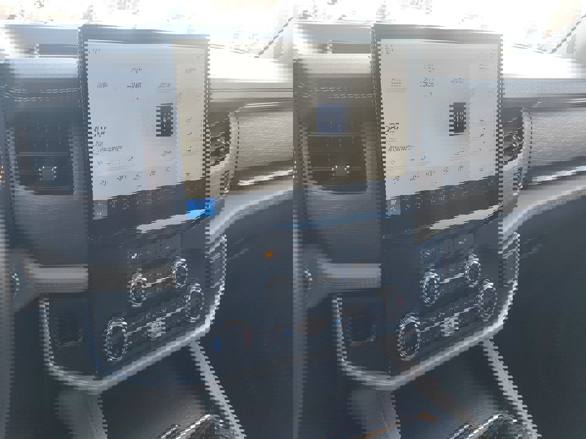 Certified 2024 Ford Expedition Limited image 17