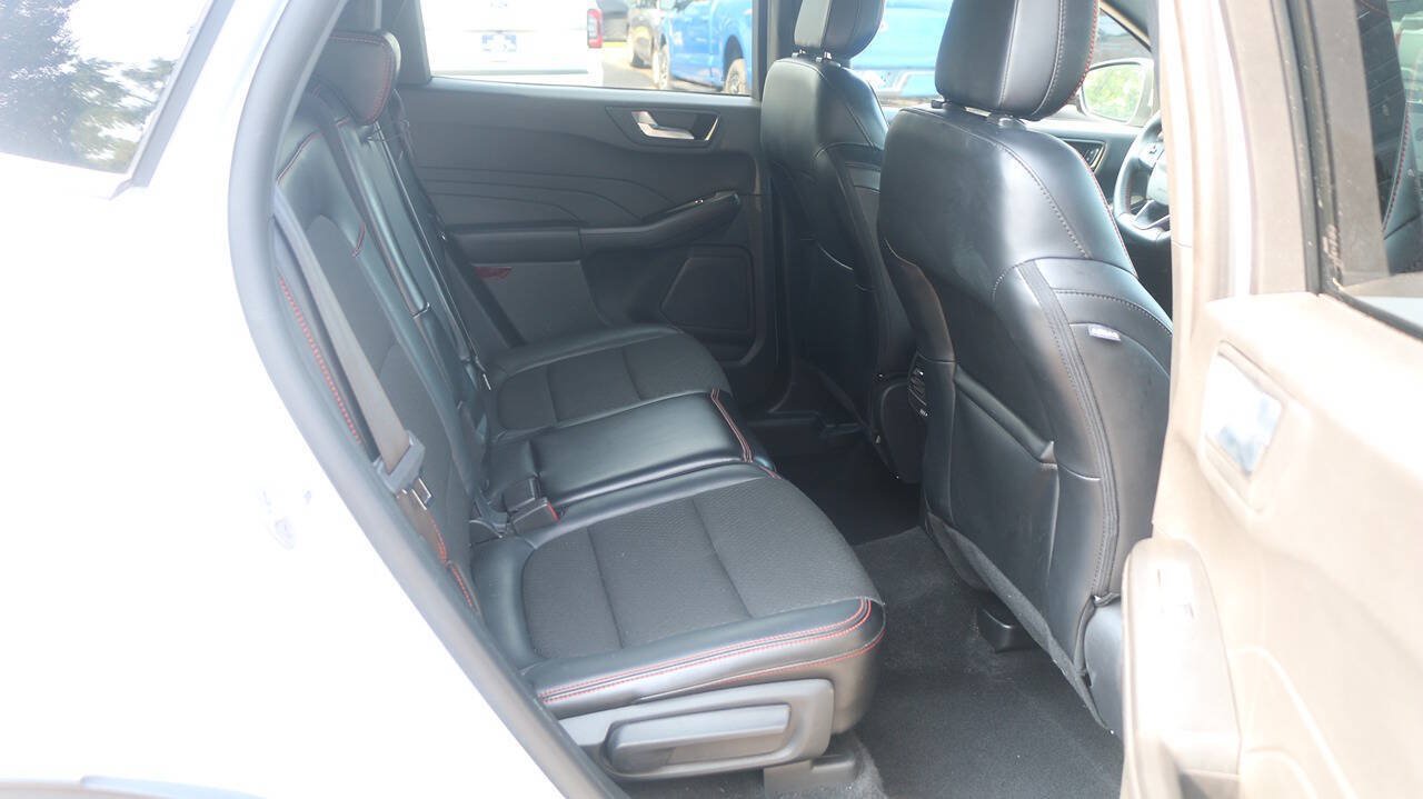 Certified 2025 Ford Escape ST-Line Select AWD/4WD image 13