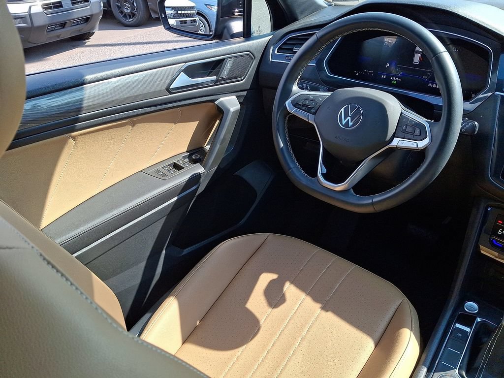 Used 2024 Volkswagen Tiguan SE AWD/4WD image 14