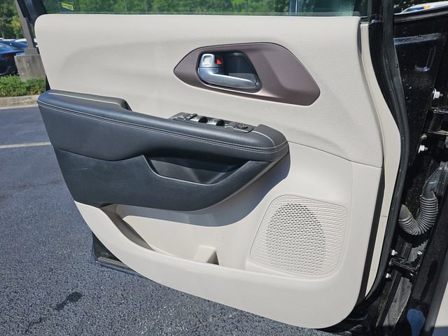 Used 2024 Chrysler Voyager LX FWD image 34