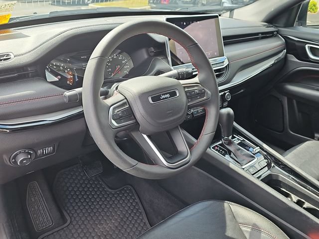 Used 2025 Jeep Compass Trailhawk AWD/4WD image 16