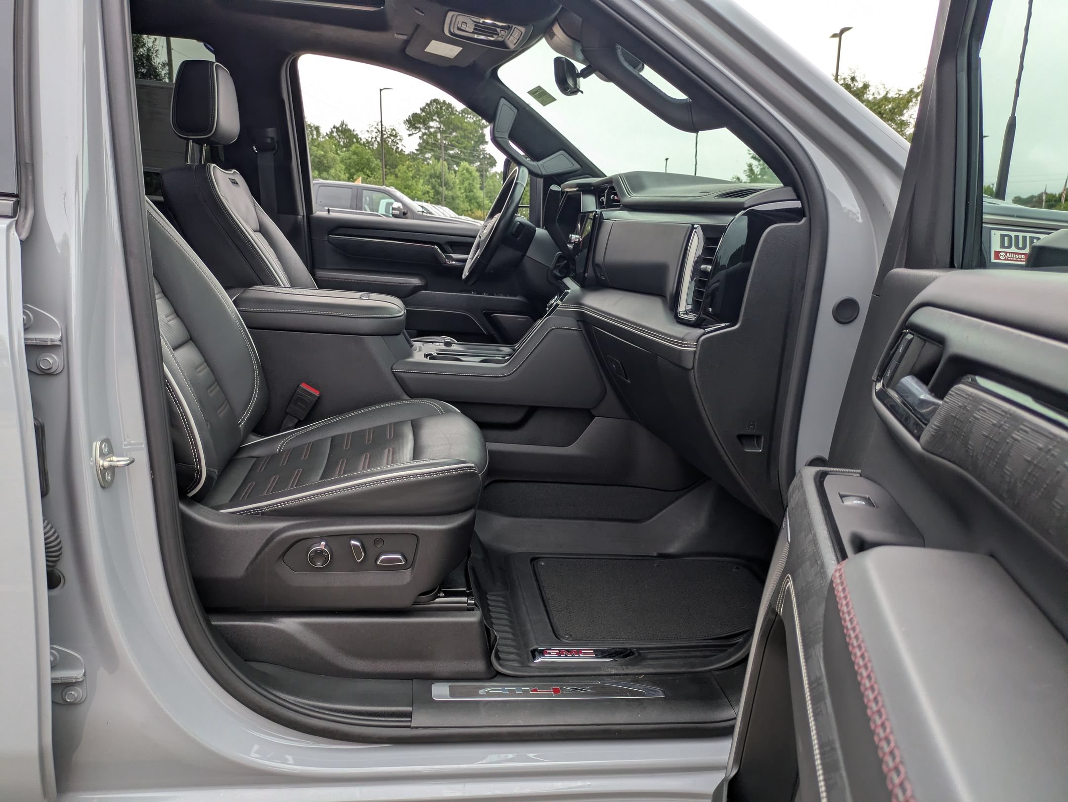 Used 2024 GMC Sierra 2500 AT4X AWD/4WD image 40