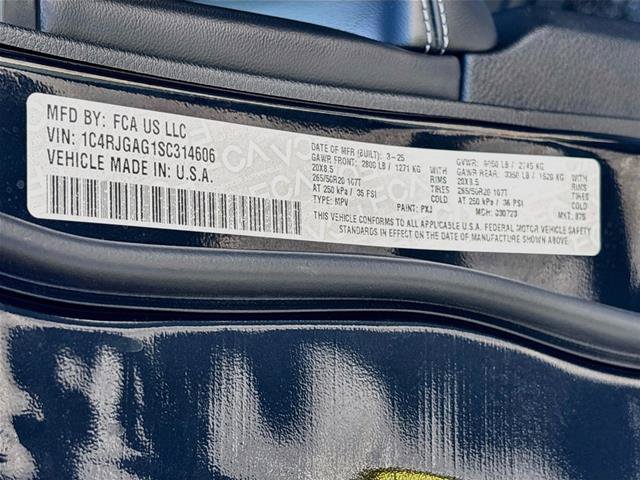 Used 2025 Jeep Grand Cherokee Altitude RWD image 34