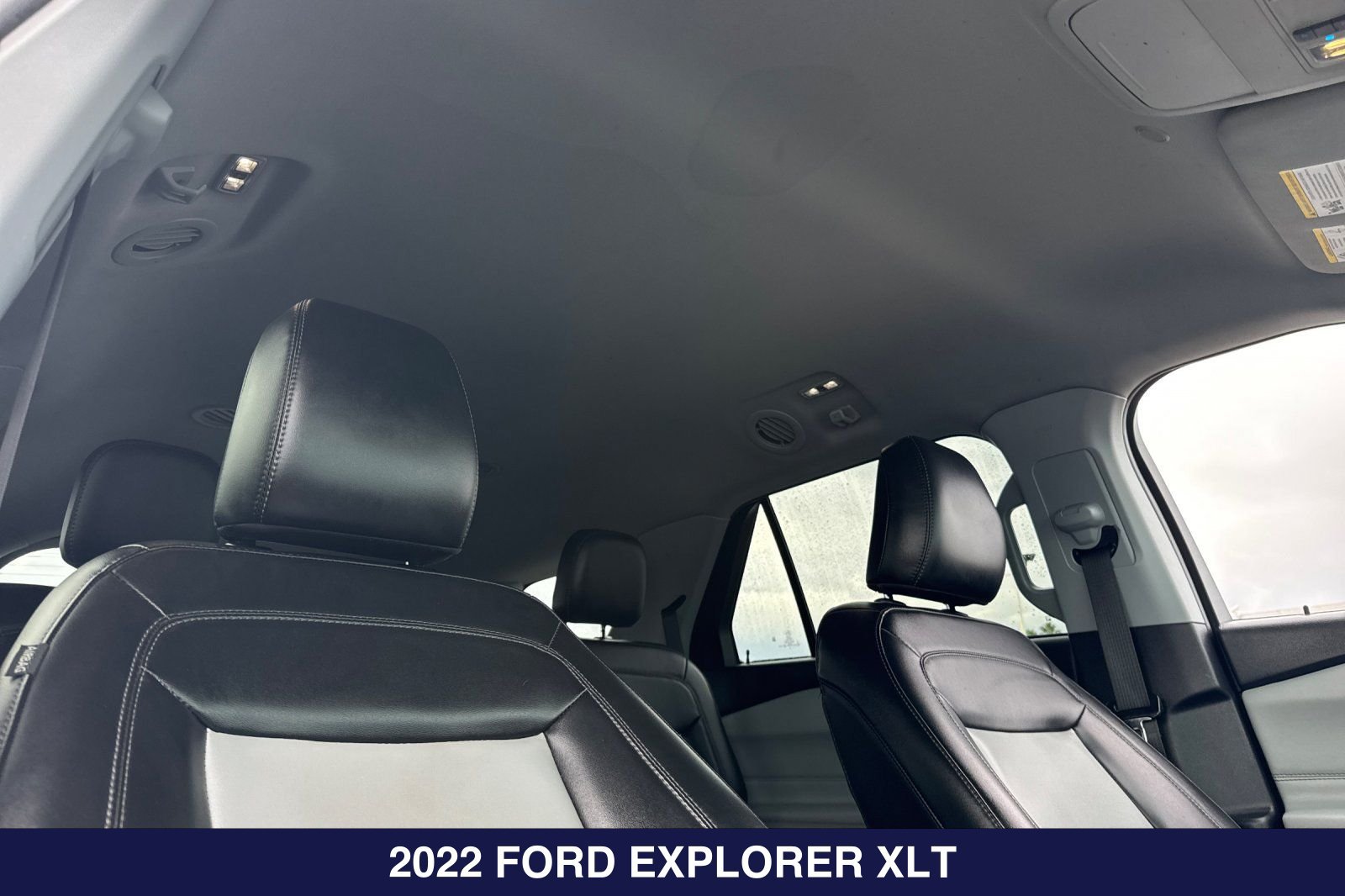 Certified 2022 Ford Explorer XLT w/ Equipment Group 202A RWD image 20