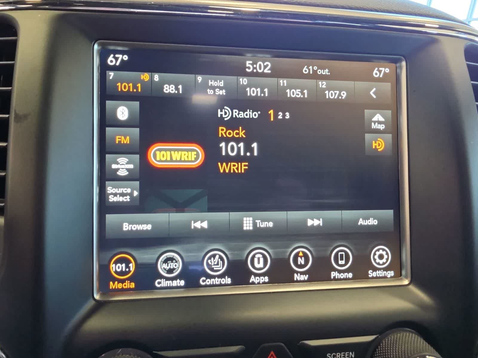Used 2018 Jeep Grand Cherokee Altitude AWD/4WD image 28