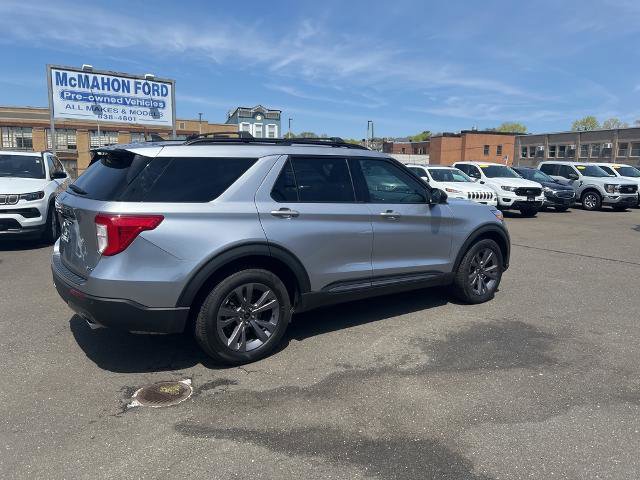 Certified 2022 Ford Explorer XLT w/ Equipment Group 202A image 6