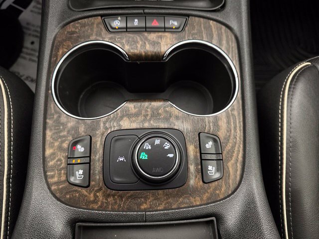 Used 2020 GMC Acadia Denali w/ Technology Package AWD/4WD image 17