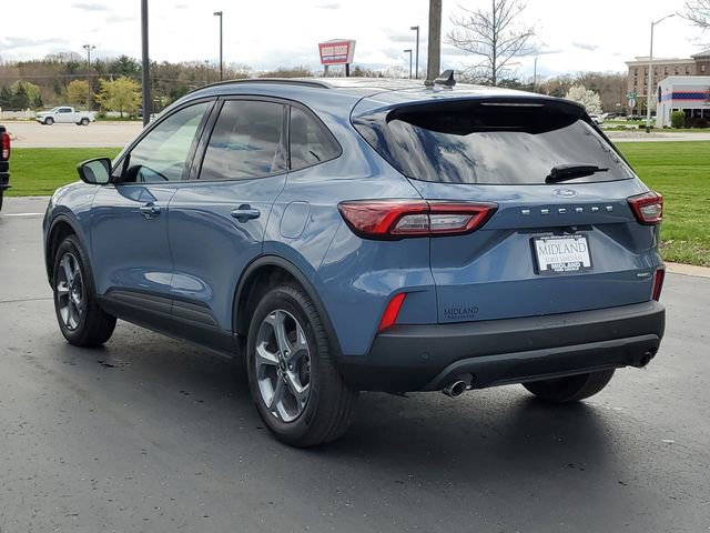Certified 2025 Ford Escape ST-Line w/ Tech Pack #1 AWD/4WD image 4