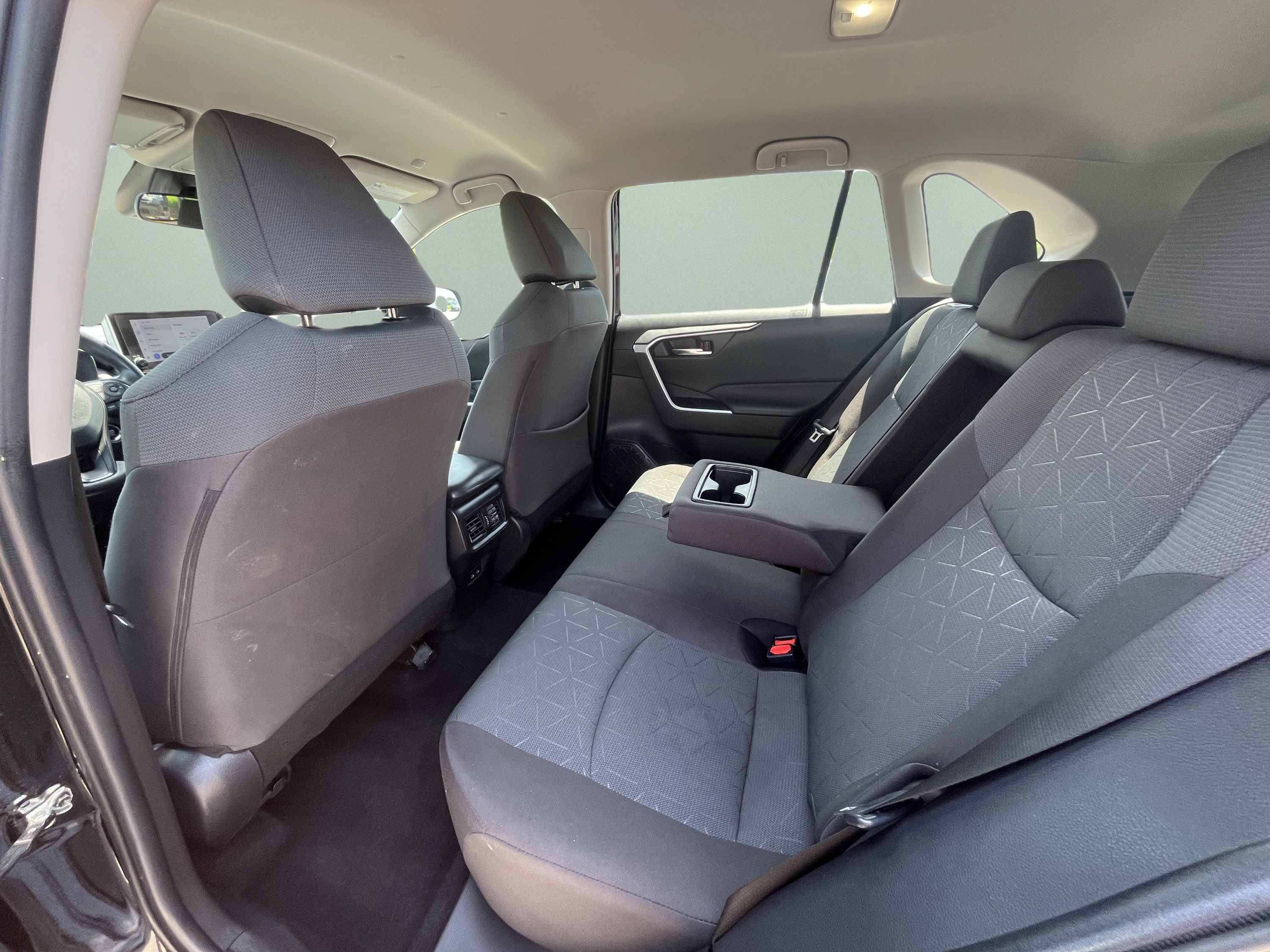 Used 2024 Toyota RAV4 XLE FWD image 29