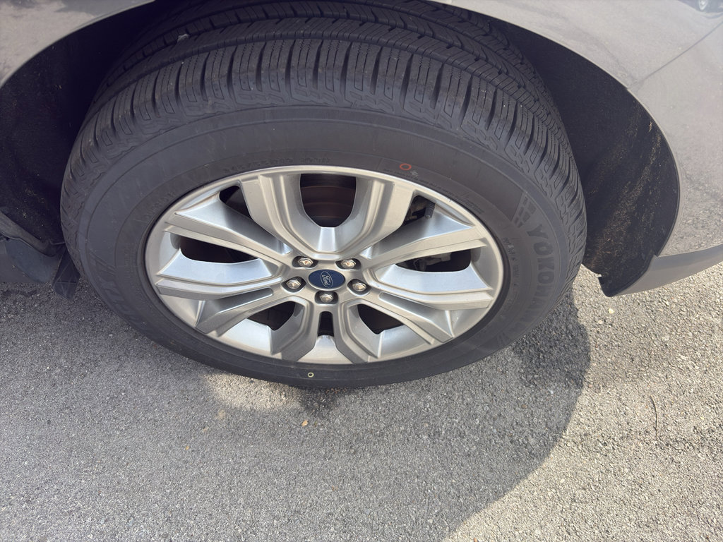 Certified 2022 Ford Edge Titanium image 5