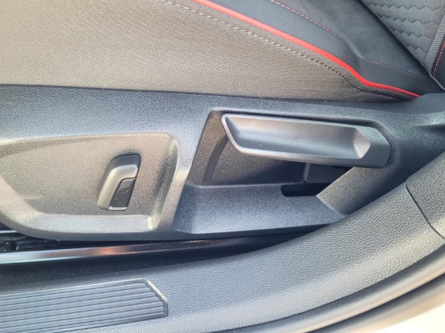 Used 2026 Volkswagen GTI SE FWD image 11