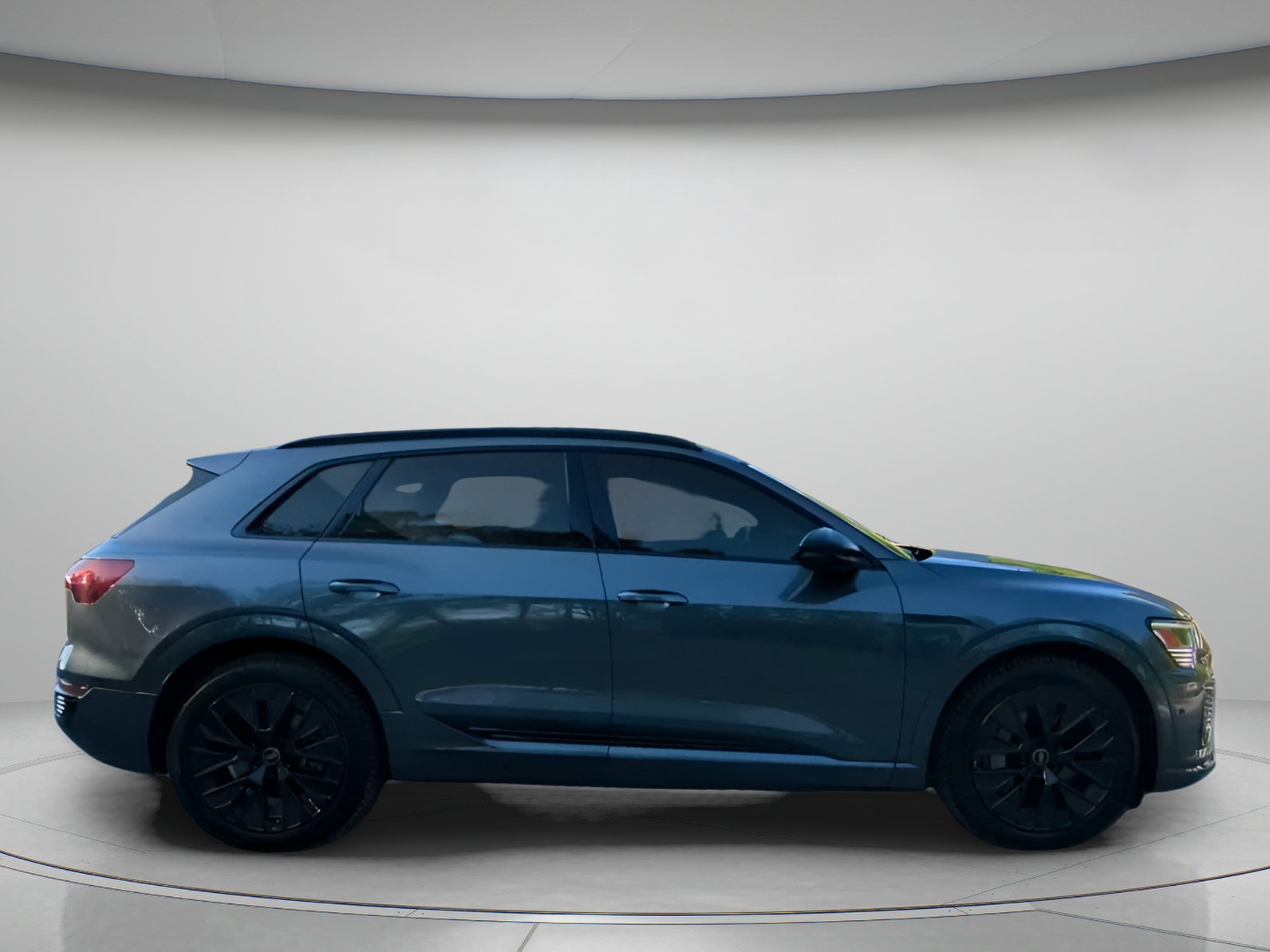Used 2024 Audi Q8 e-tron Prestige AWD/4WD image 32