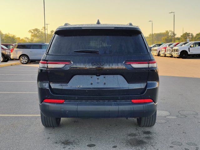 Used 2023 Jeep Grand Cherokee L Laredo AWD/4WD image 5