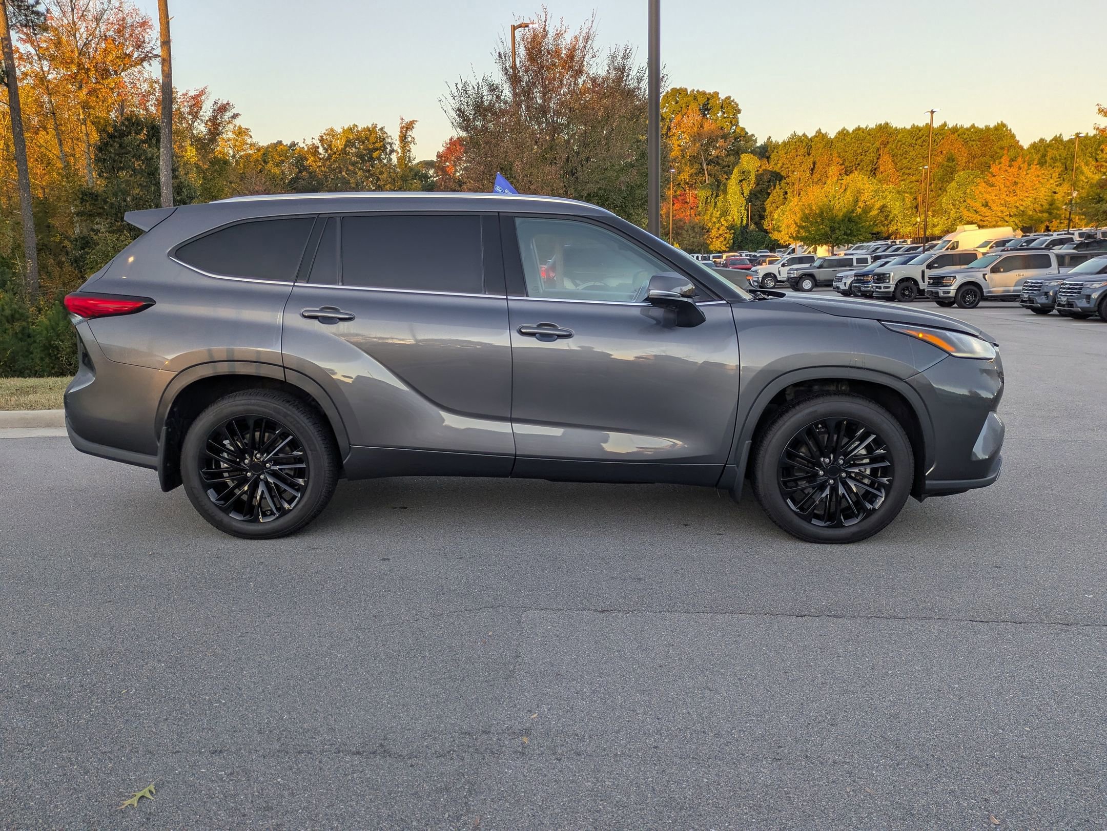 Used 2023 Toyota Highlander Platinum image 7