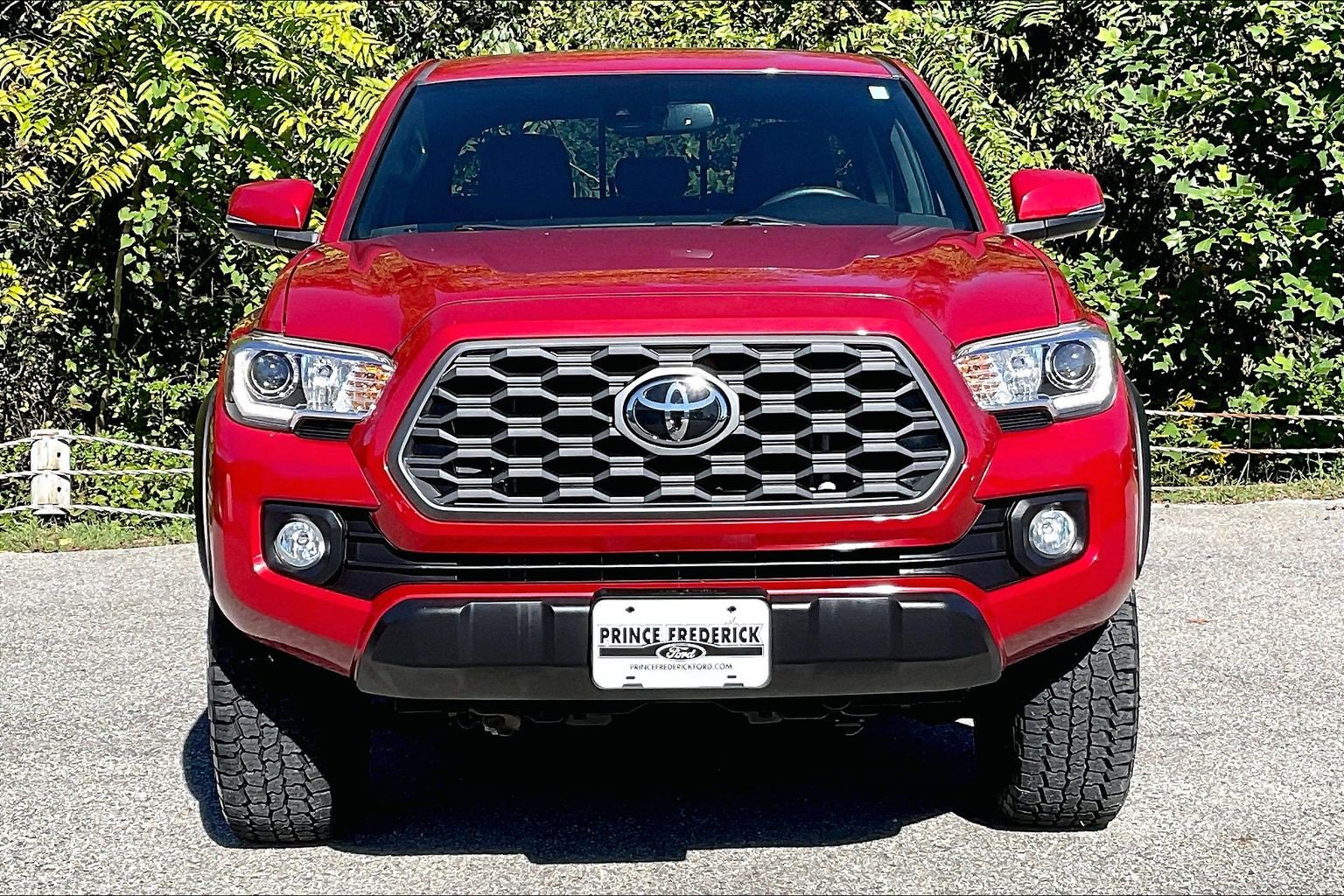 Used 2021 Toyota Tacoma TRD Off-Road w/ TRD Premium Off Road Package AWD/4WD image 2