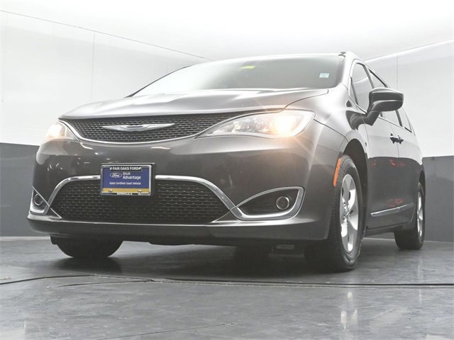 Used 2017 Chrysler Pacifica Touring-L Plus image 3