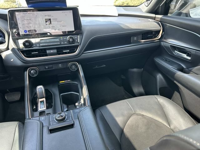 Used 2024 Toyota Grand Highlander AWD Hybrid image 16
