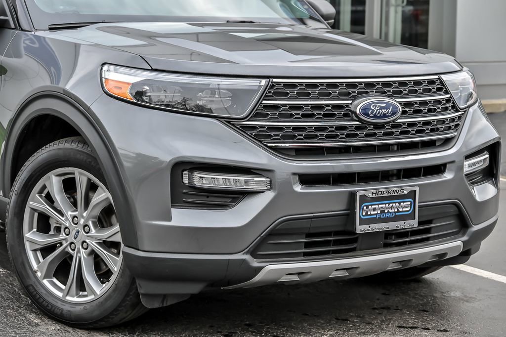 Certified 2023 Ford Explorer XLT w/ Equipment Group 202A AWD/4WD image 2