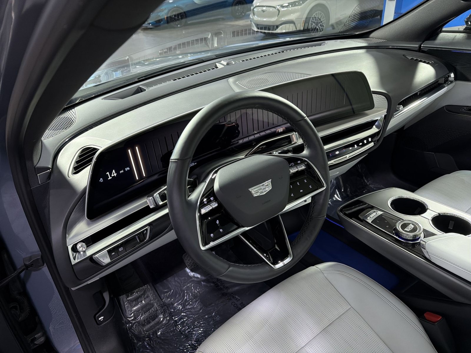 Used 2024 Cadillac Lyriq Luxury AWD/4WD image 18