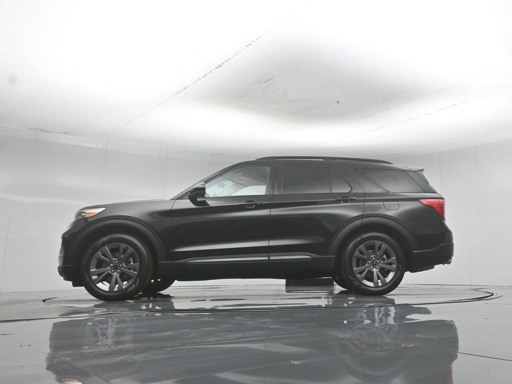 Certified 2023 Ford Explorer XLT w/ Equipment Group 202A RWD image 8