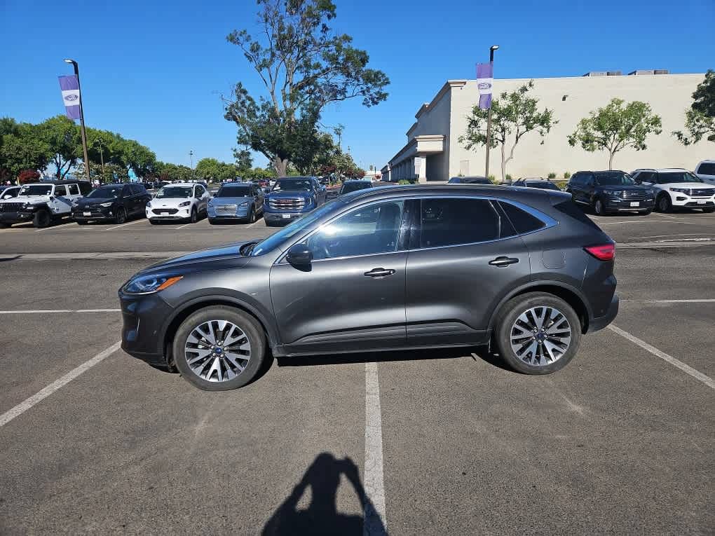 Certified 2020 Ford Escape Titanium AWD/4WD image 4