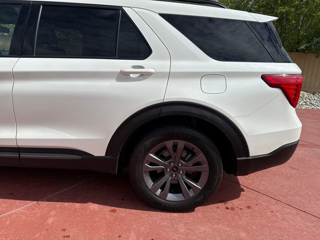 Certified 2021 Ford Explorer XLT w/ Equipment Group 202A AWD/4WD image 37