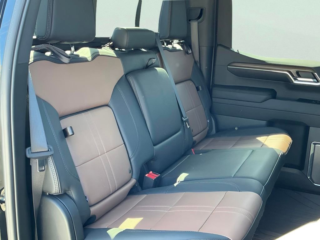 Used 2024 Chevrolet Silverado 1500 High Country image 21