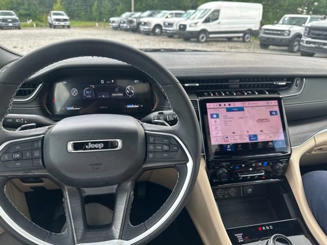 Used 2024 Jeep Grand Cherokee L Limited w/ Luxury Tech Group II AWD/4WD image 11