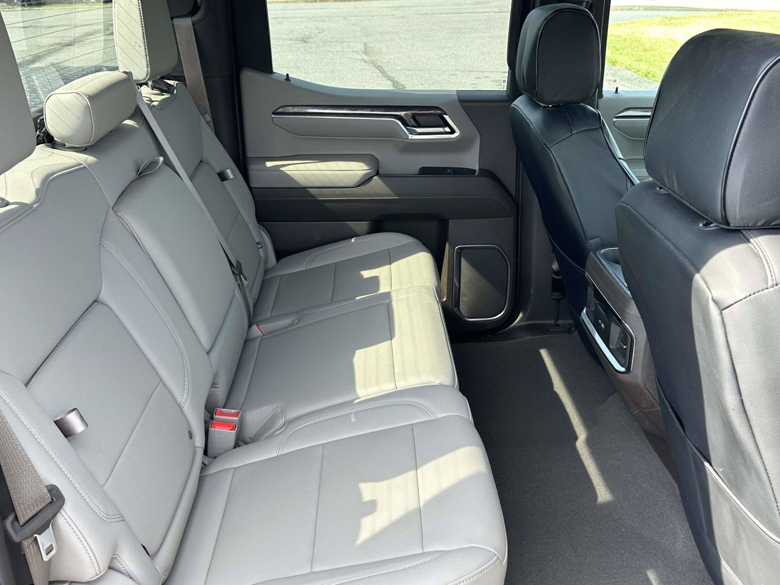 Used 2023 Chevrolet Silverado 1500 LTZ AWD/4WD image 10
