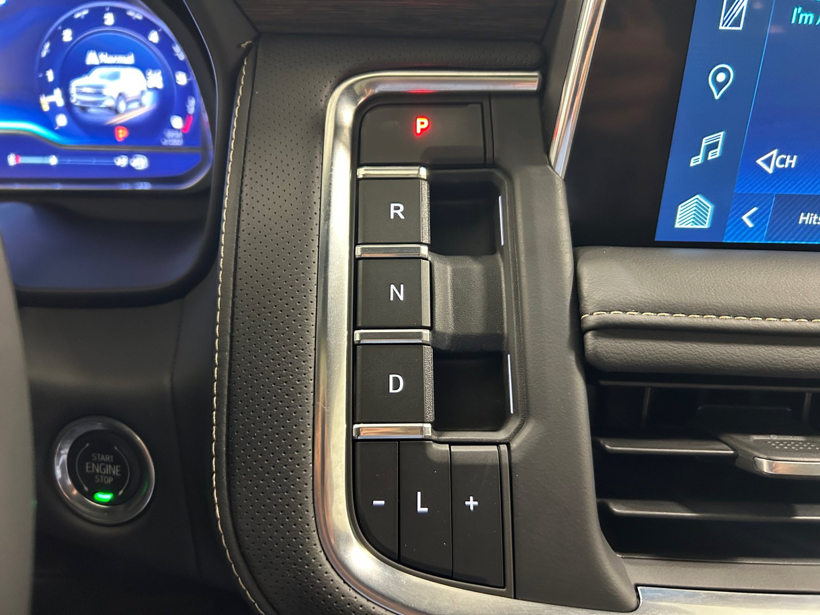 Used 2023 Chevrolet Tahoe Premier w/ Premium Package 2 AWD/4WD image 17