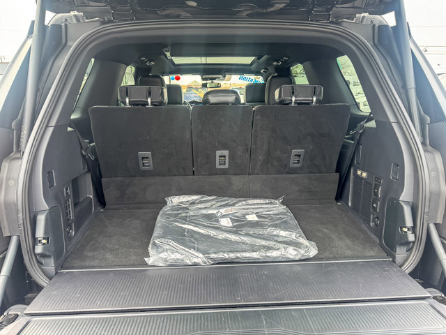 Certified 2025 Ford Expedition Platinum w/ Stealth Appearance Package image 28