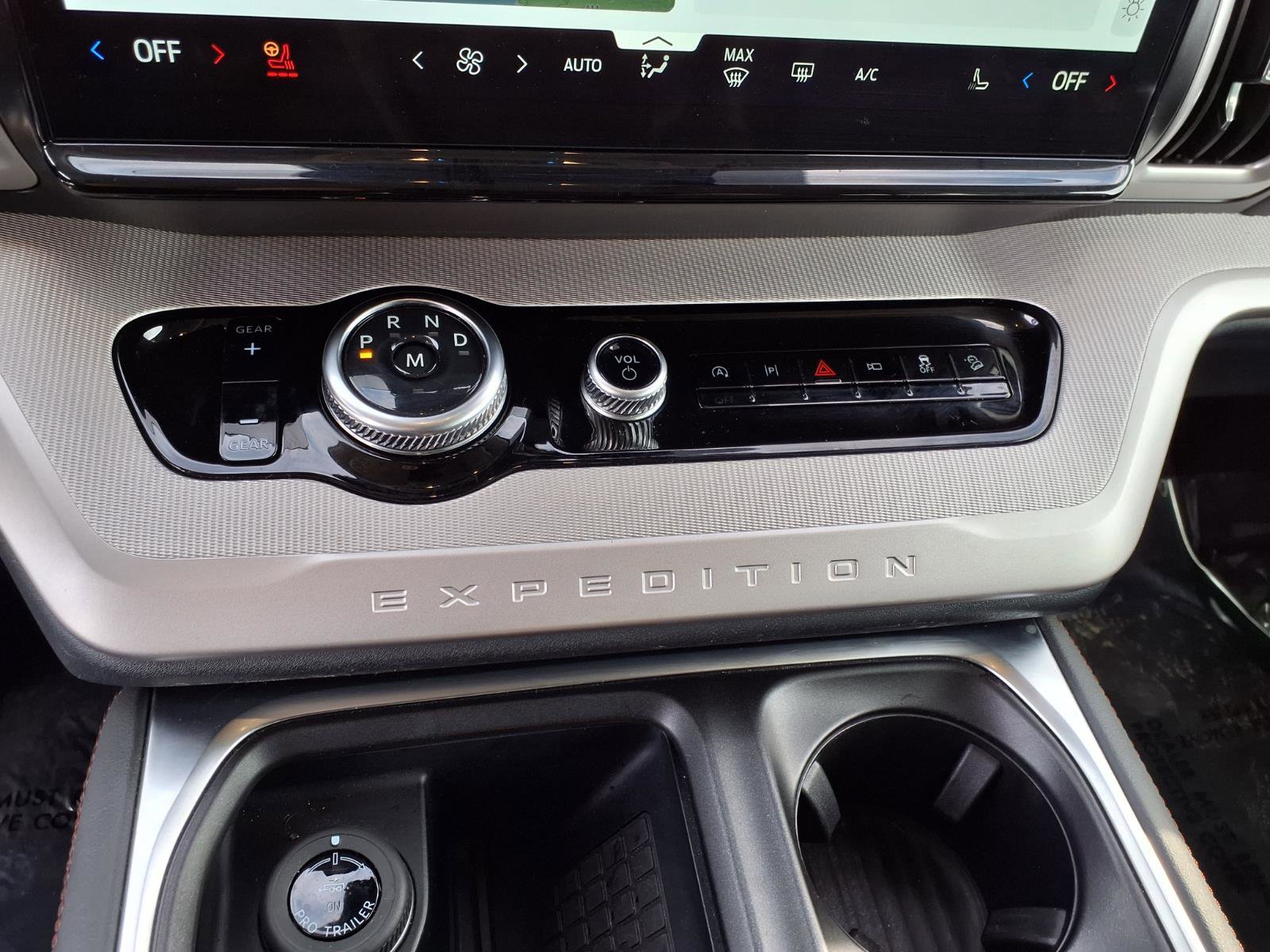 Certified 2025 Ford Expedition Active image 19