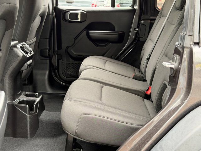 Used 2018 Jeep Wrangler Unlimited Sport S AWD/4WD image 7
