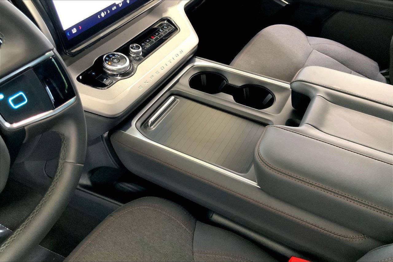 Certified 2025 Ford Expedition Active AWD/4WD image 17