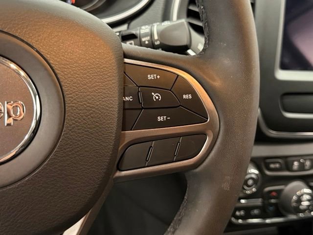 Used 2022 Jeep Cherokee Latitude Lux w/ Sun & Sound Group AWD/4WD image 18