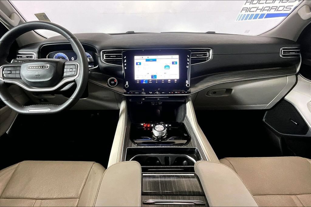 Used 2024 Jeep Wagoneer L Series II RWD image 11