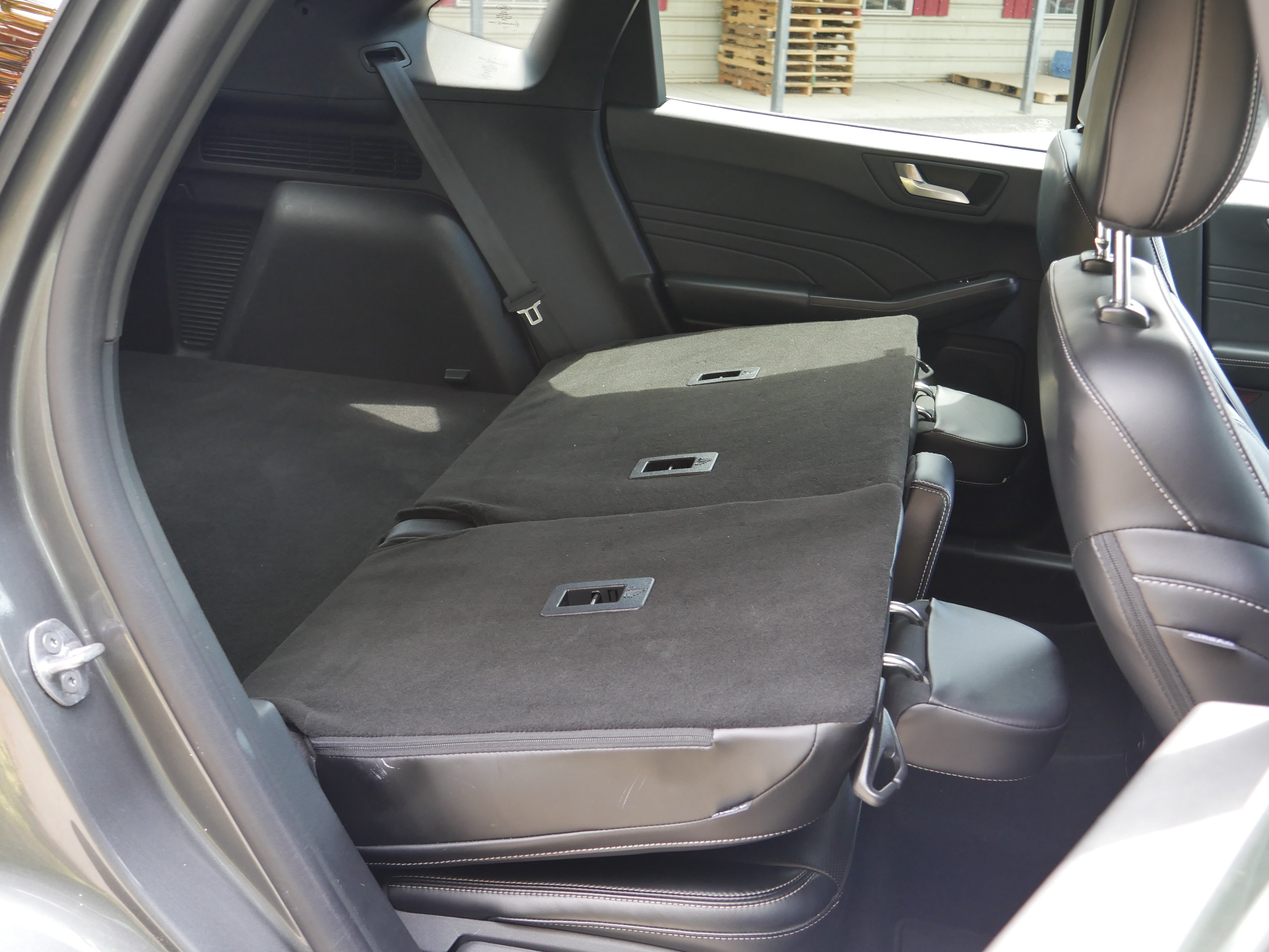 Certified 2025 Ford Escape Platinum AWD/4WD image 26