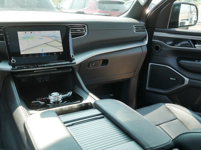 Used 2024 Jeep Wagoneer Series II AWD/4WD image 23