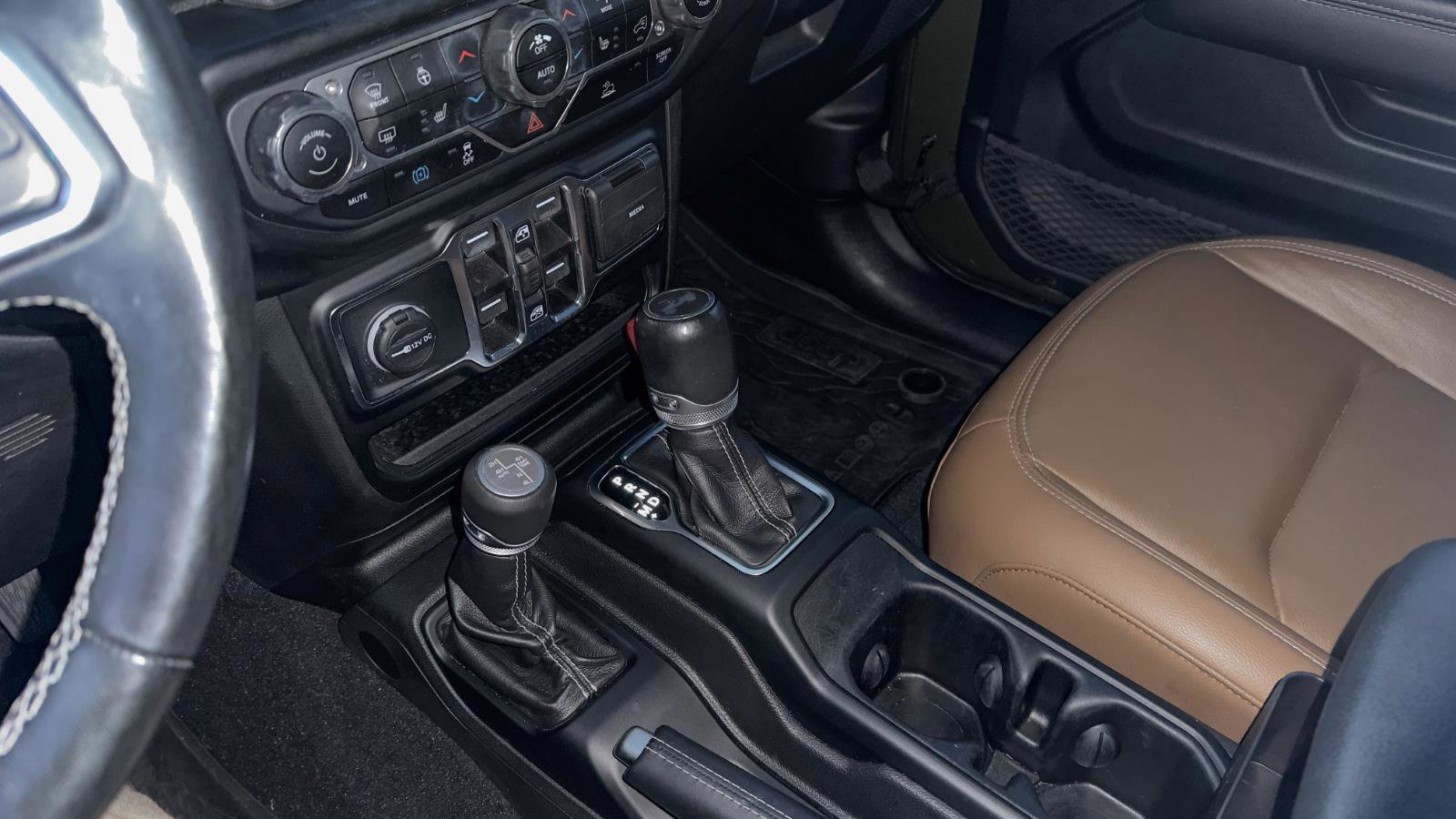 Used 2022 Jeep Wrangler Unlimited Sahara w/ Cold Weather Group image 16