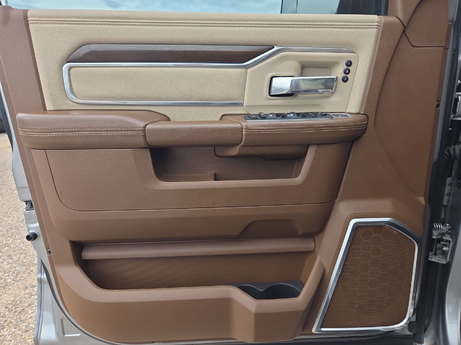 Used 2022 RAM 2500 Laramie AWD/4WD image 12