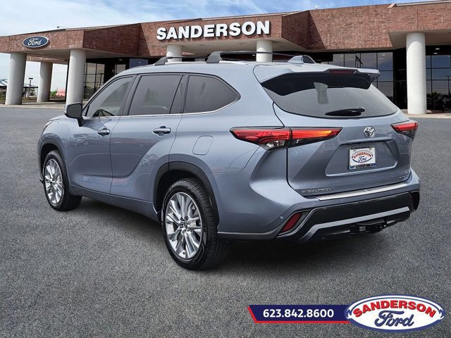 Used 2021 Toyota Highlander Limited image 3