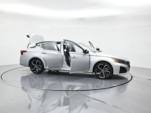 Used 2024 Nissan Altima 2.5 SR FWD image 50