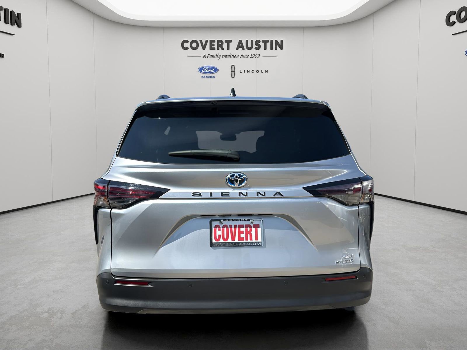 Used 2023 Toyota Sienna XLE image 4