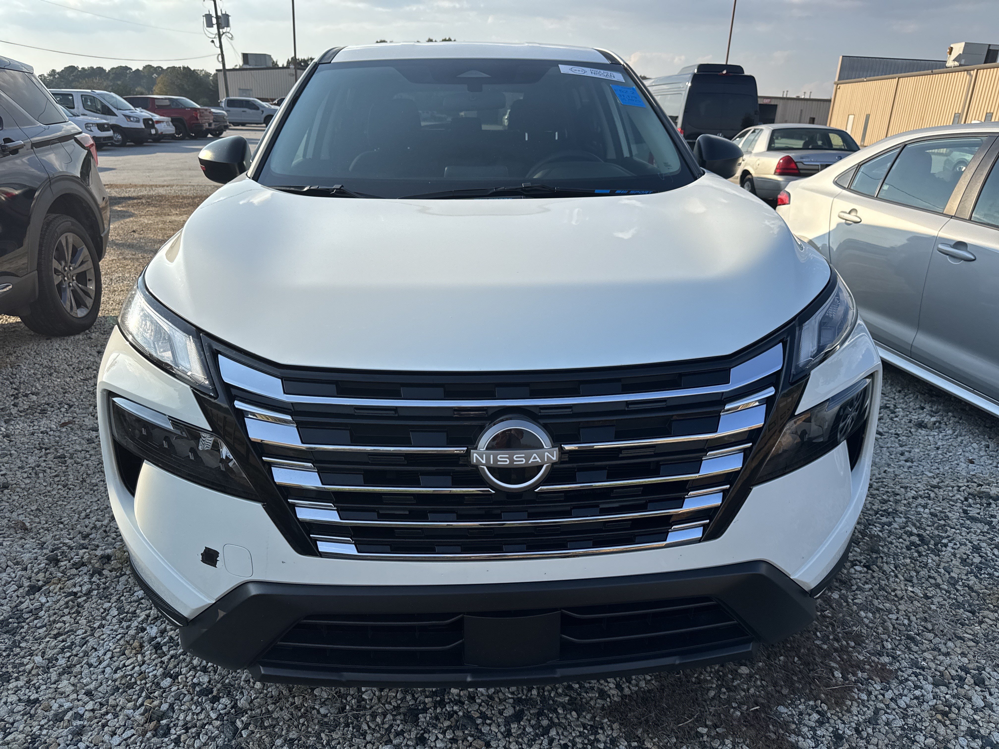 Used 2025 Nissan Rogue S FWD image 2