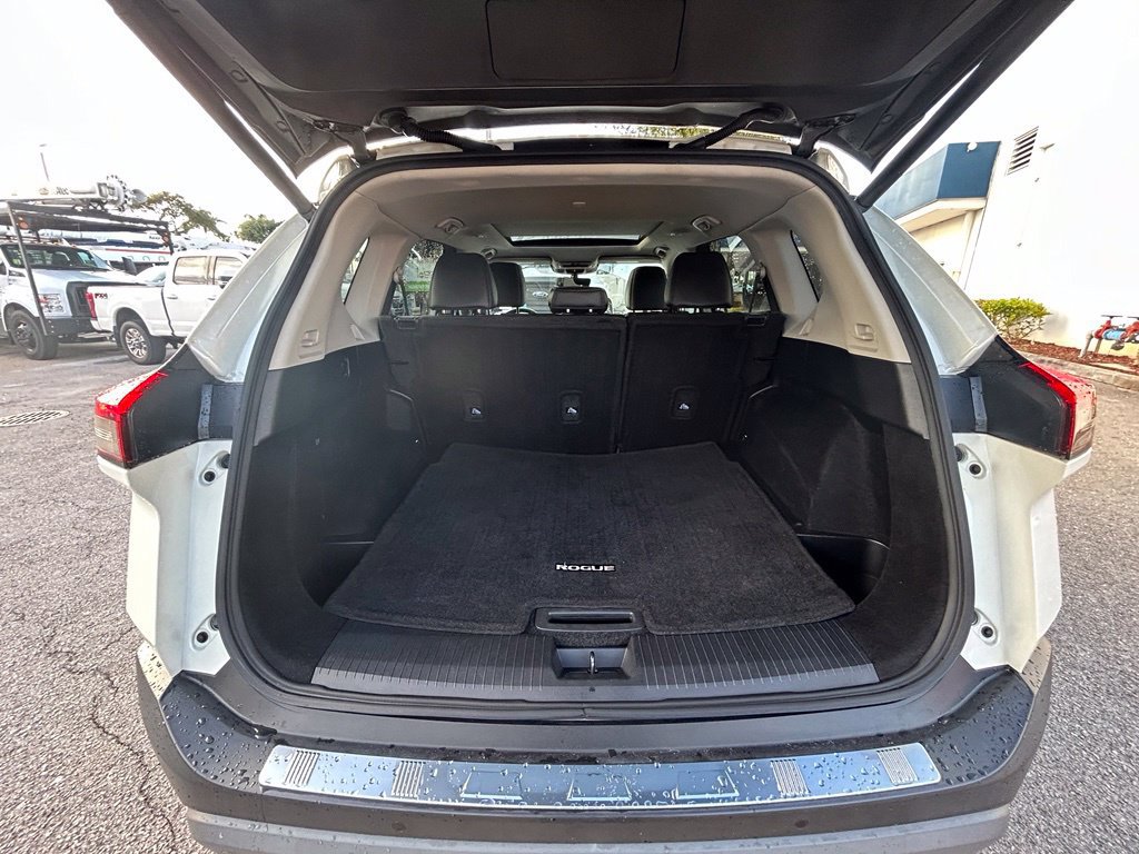 Used 2022 Nissan Rogue SV w/ SV Premium Package FWD image 32