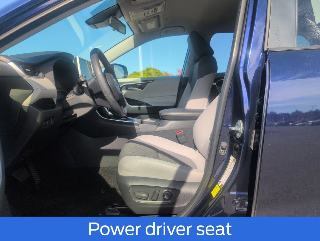 Used 2025 Toyota RAV4 XLE AWD/4WD image 5