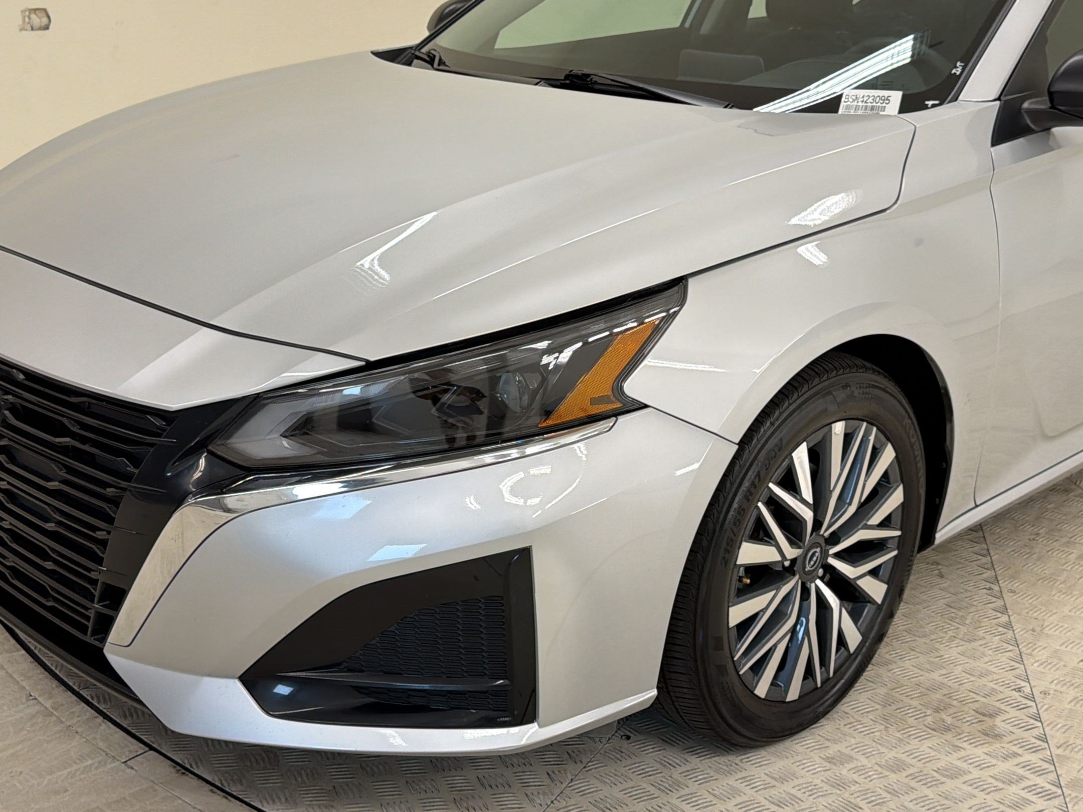 Used 2025 Nissan Altima 2.5 SV FWD image 11